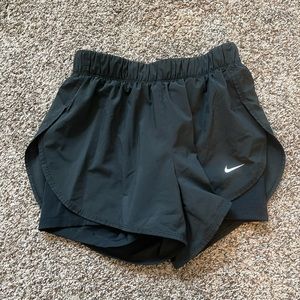 Nike dry fit tempo luxe shorts size M in EUC